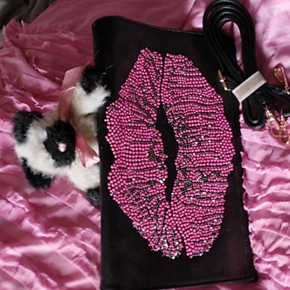 Black clutch with sequined lips👄NWOT